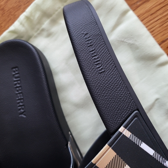 Burberry Black and Tan Men's Slides - Picture 4 of 7